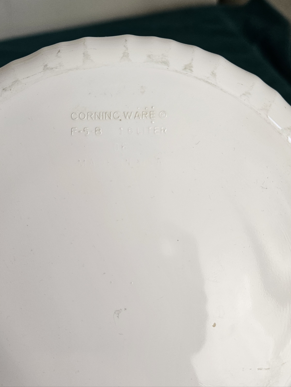 Corningware French White Ribbed Casserole with Clear Glass Lid 1.6 Liter - Picture 3 of 4